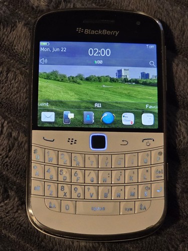 Blackberry bold 9900 - blackberry,